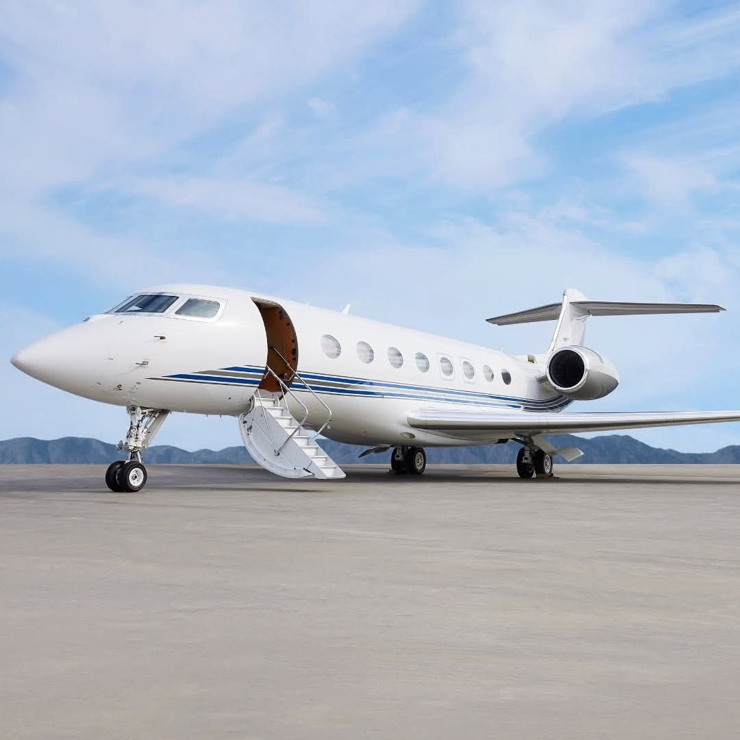 Gulfstream G550 – 14 Passenger Private Jet
